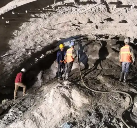 沙田镇拱顶带模注浆料的施工流程及注意事项